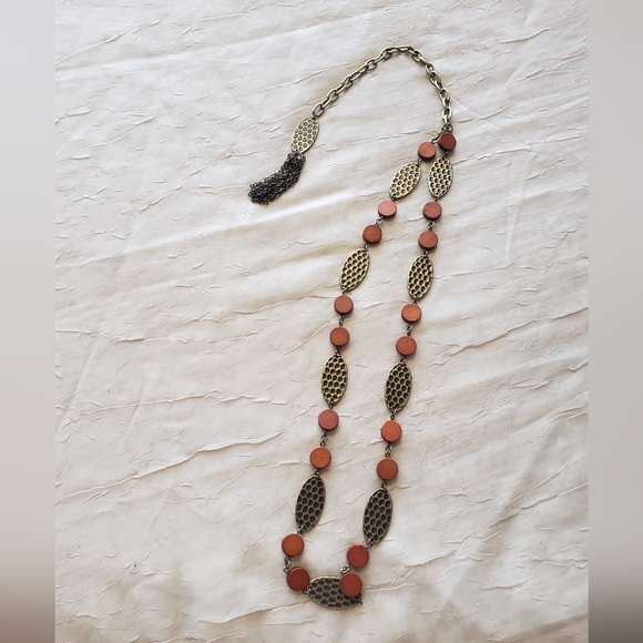 Antique Long Necklace in Bronze Metal and Reddish Brown Wooden Circles 🟤 . - Picture 9 of 13